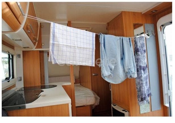 clothesline-in-box-roll-up-hanger-clothes-swimsuit-beach-camping-camper-caravan-motorhome-1